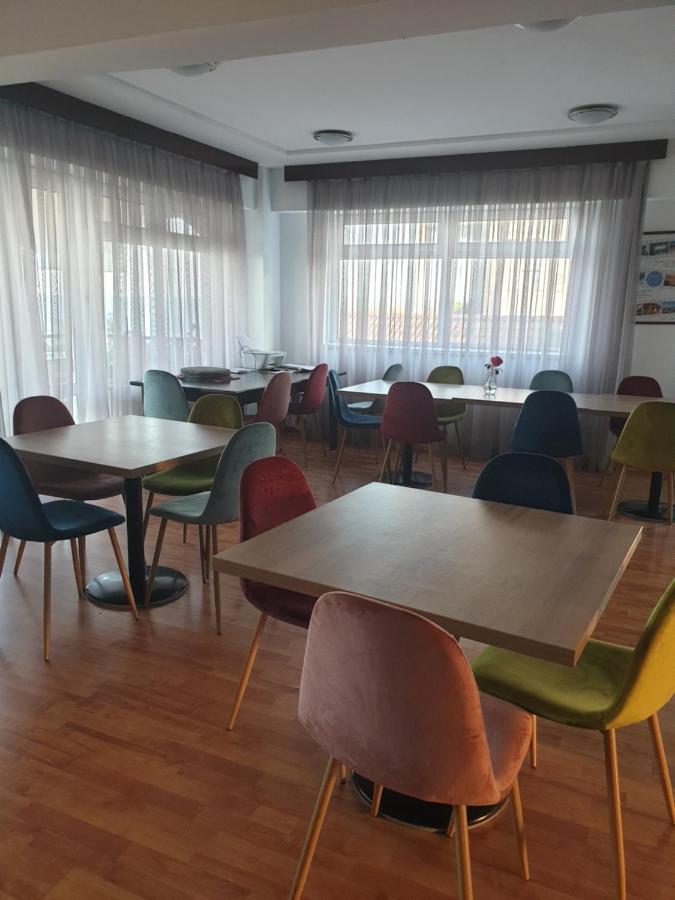 Hotel Poarta Apelor Sarichioi Zewnętrze zdjęcie