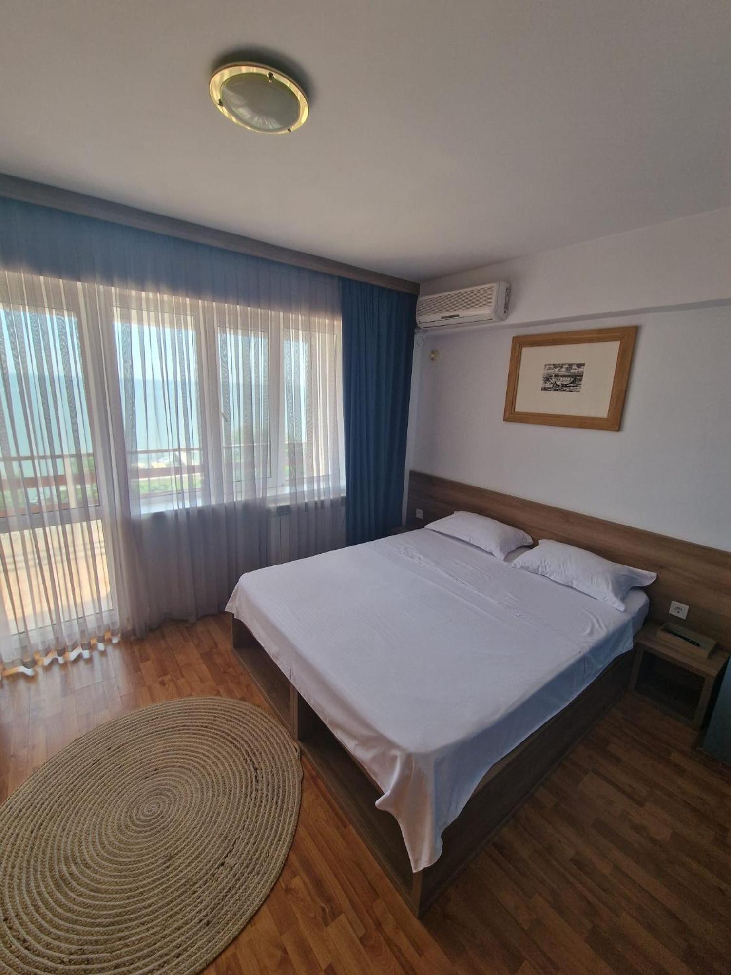 Hotel Poarta Apelor Sarichioi Zewnętrze zdjęcie
