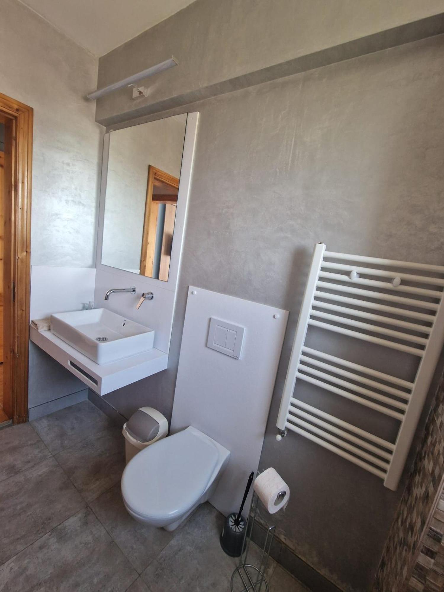 Hotel Poarta Apelor Sarichioi Zewnętrze zdjęcie