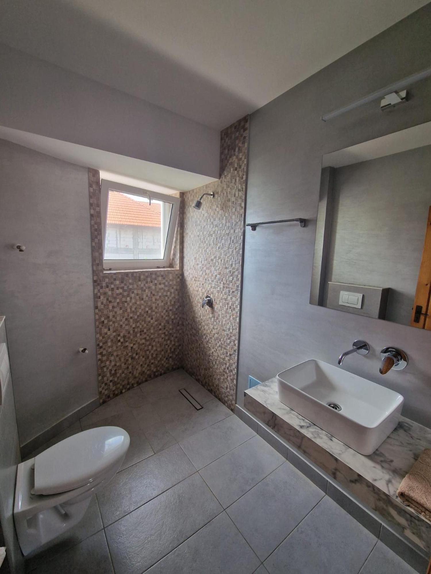 Hotel Poarta Apelor Sarichioi Zewnętrze zdjęcie