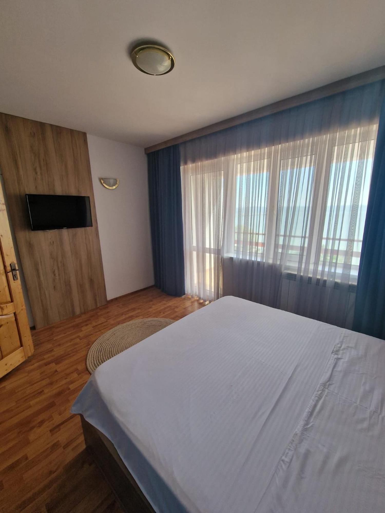 Hotel Poarta Apelor Sarichioi Zewnętrze zdjęcie